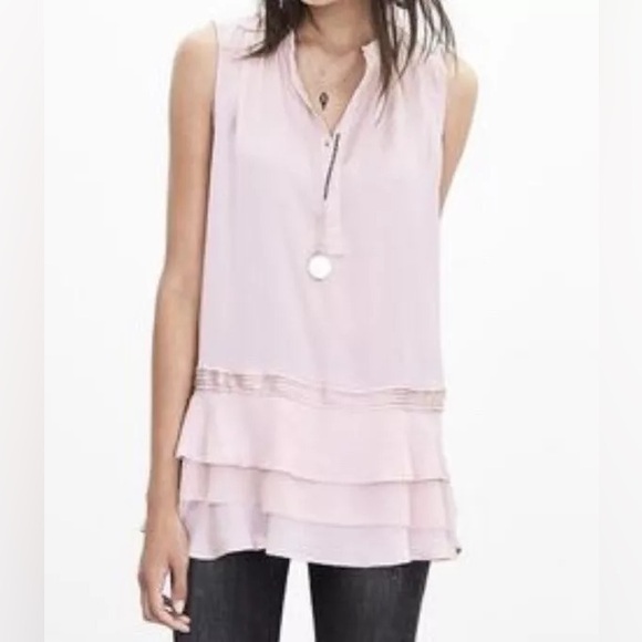 ⭐️ Banana Republic Soft Pink Satin Tiered Ruffle Hem Sleeveless Blouse MEDIUM - Picture 3 of 9